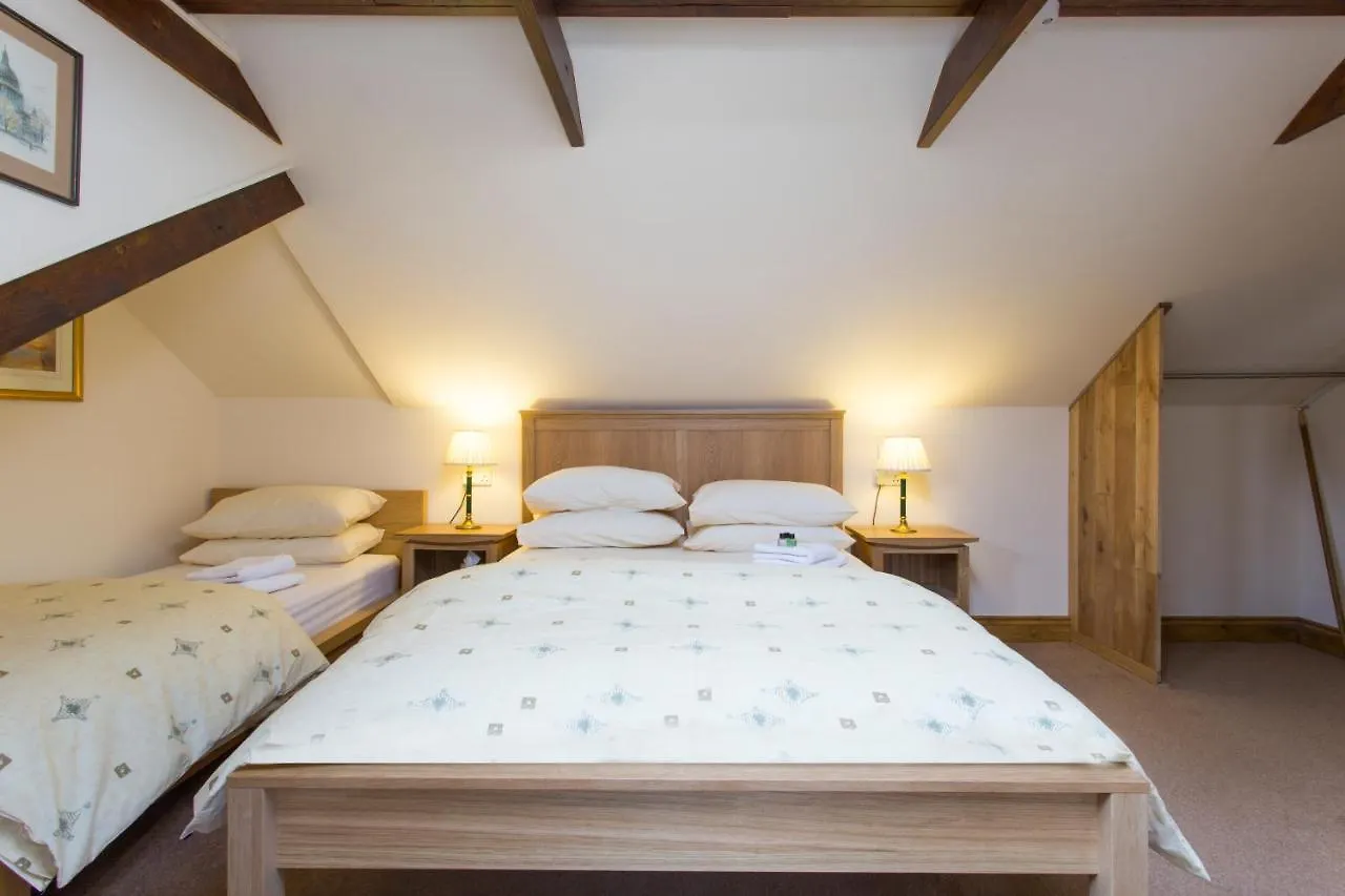 Oakwood Bed And Breakfast Heathrow Hillingdon Oda ve Kahvaltı