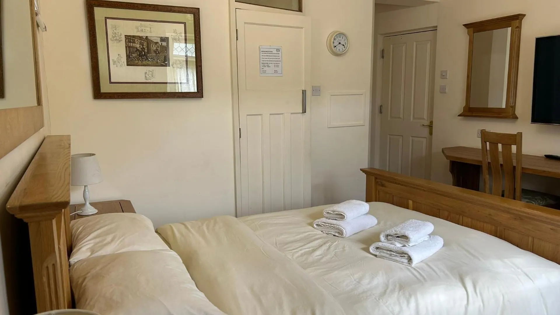 Oakwood Bed And Breakfast Heathrow Hillingdon 2*,  Birleşik Krallık