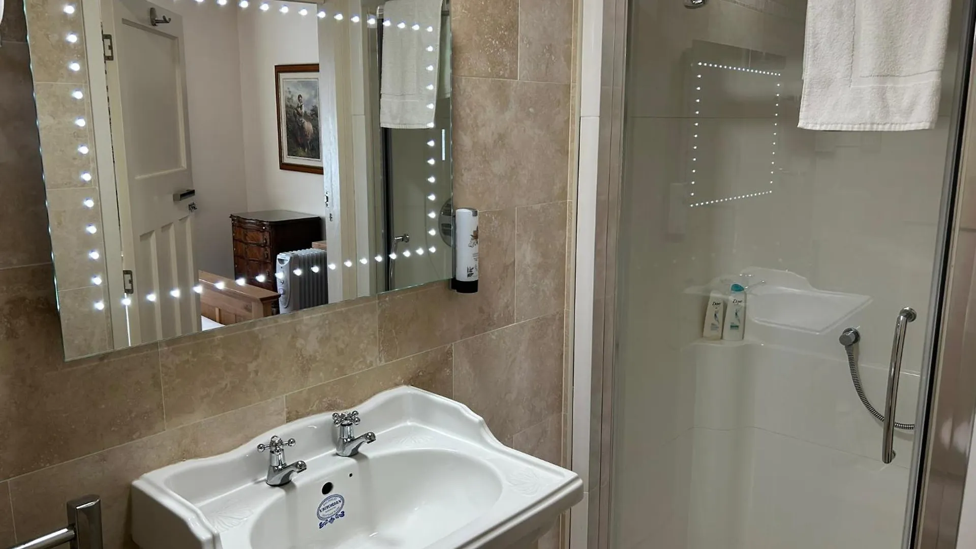 Oakwood Bed And Breakfast Heathrow Hillingdon