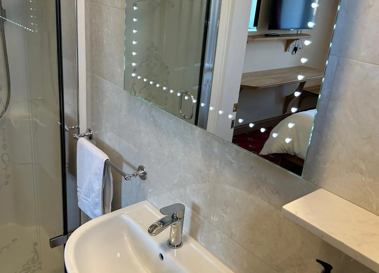 Oakwood Bed And Breakfast Heathrow Hillingdon 2*,  Birleşik Krallık