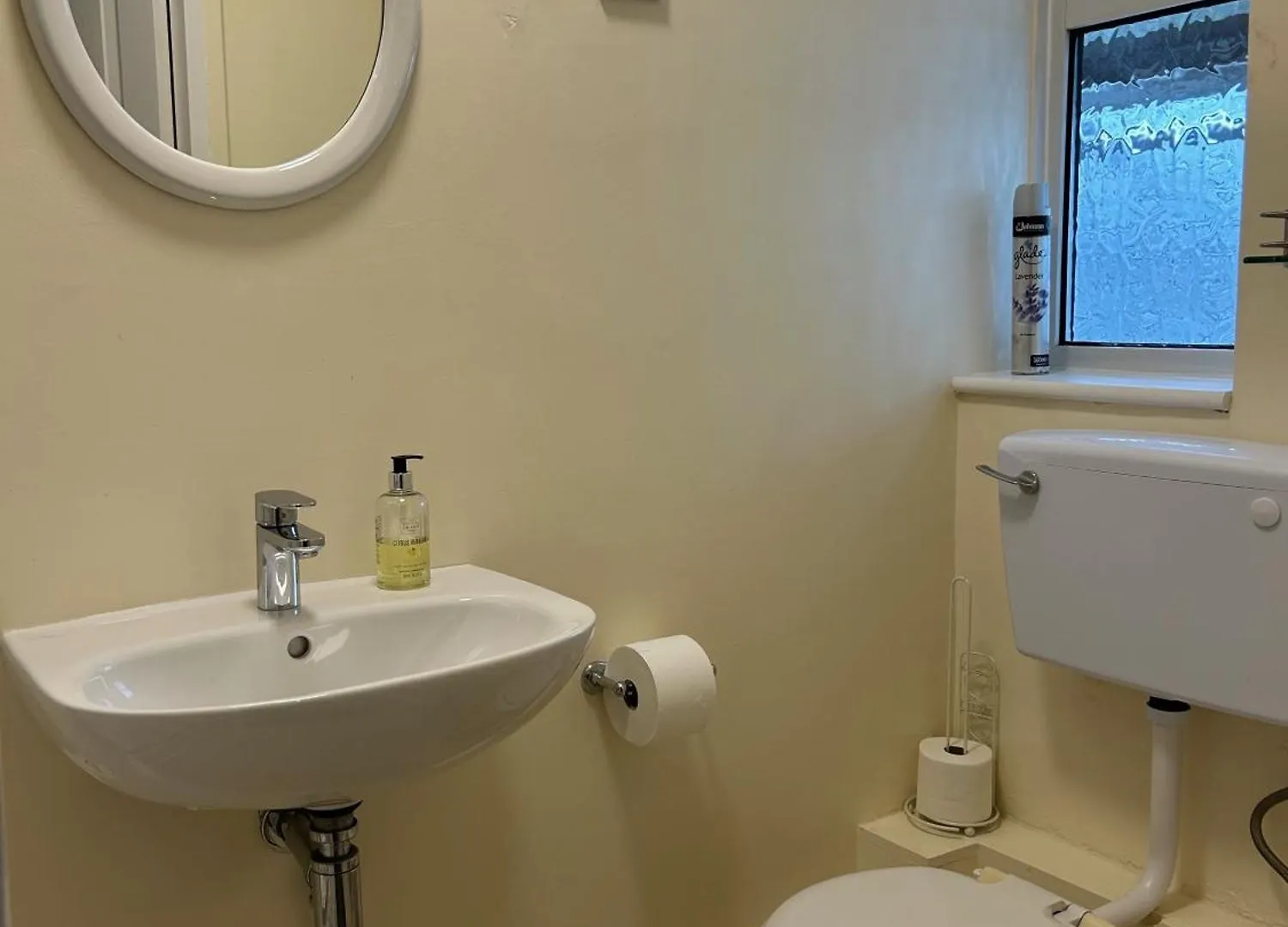Oakwood Bed And Breakfast Heathrow Hillingdon 2*,  Birleşik Krallık