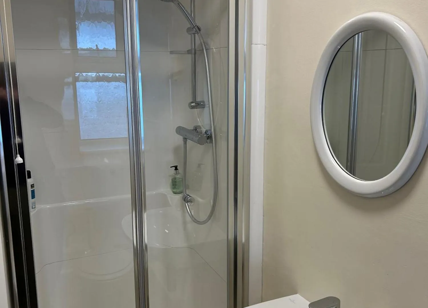 Oakwood Bed And Breakfast Heathrow Hillingdon Oda ve Kahvaltı