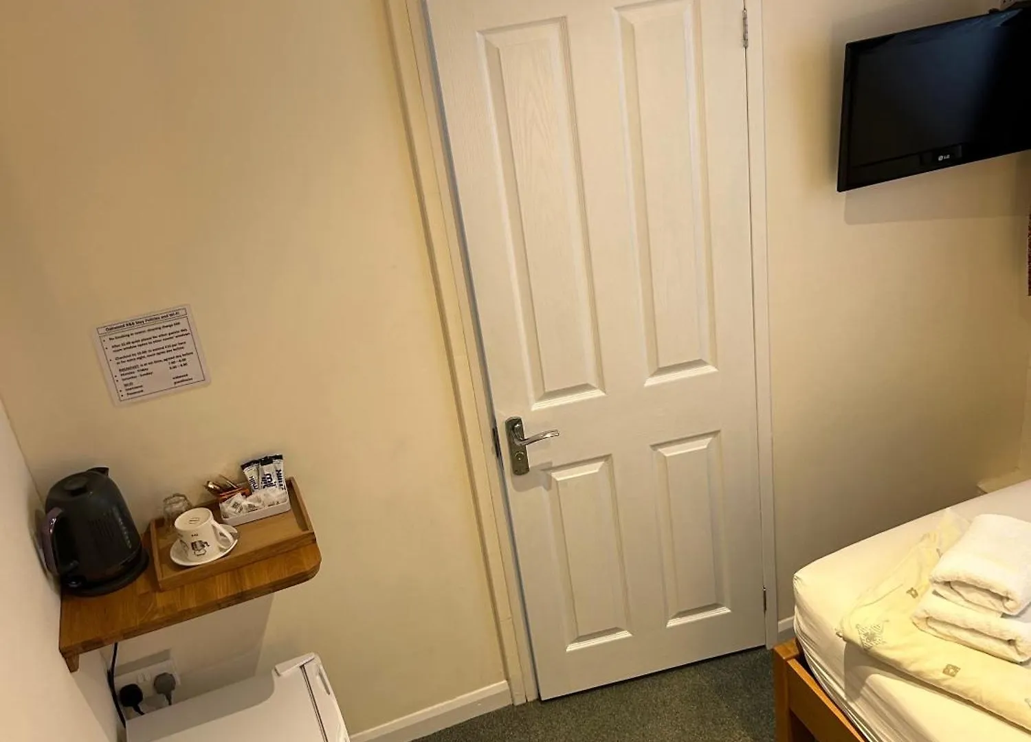 Oakwood Bed And Breakfast Heathrow Hillingdon